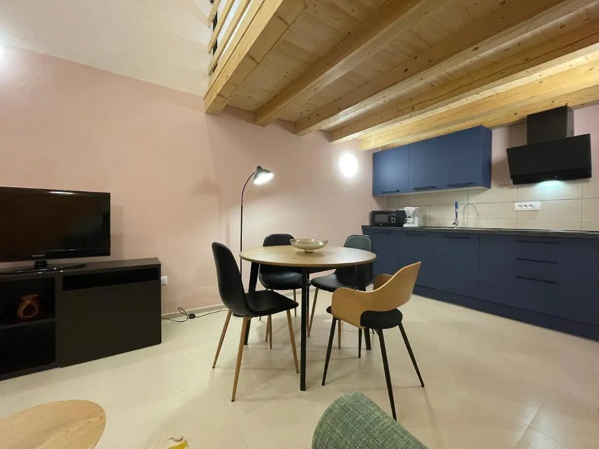 Stella Marina Deluxe Apartment ポレッチ